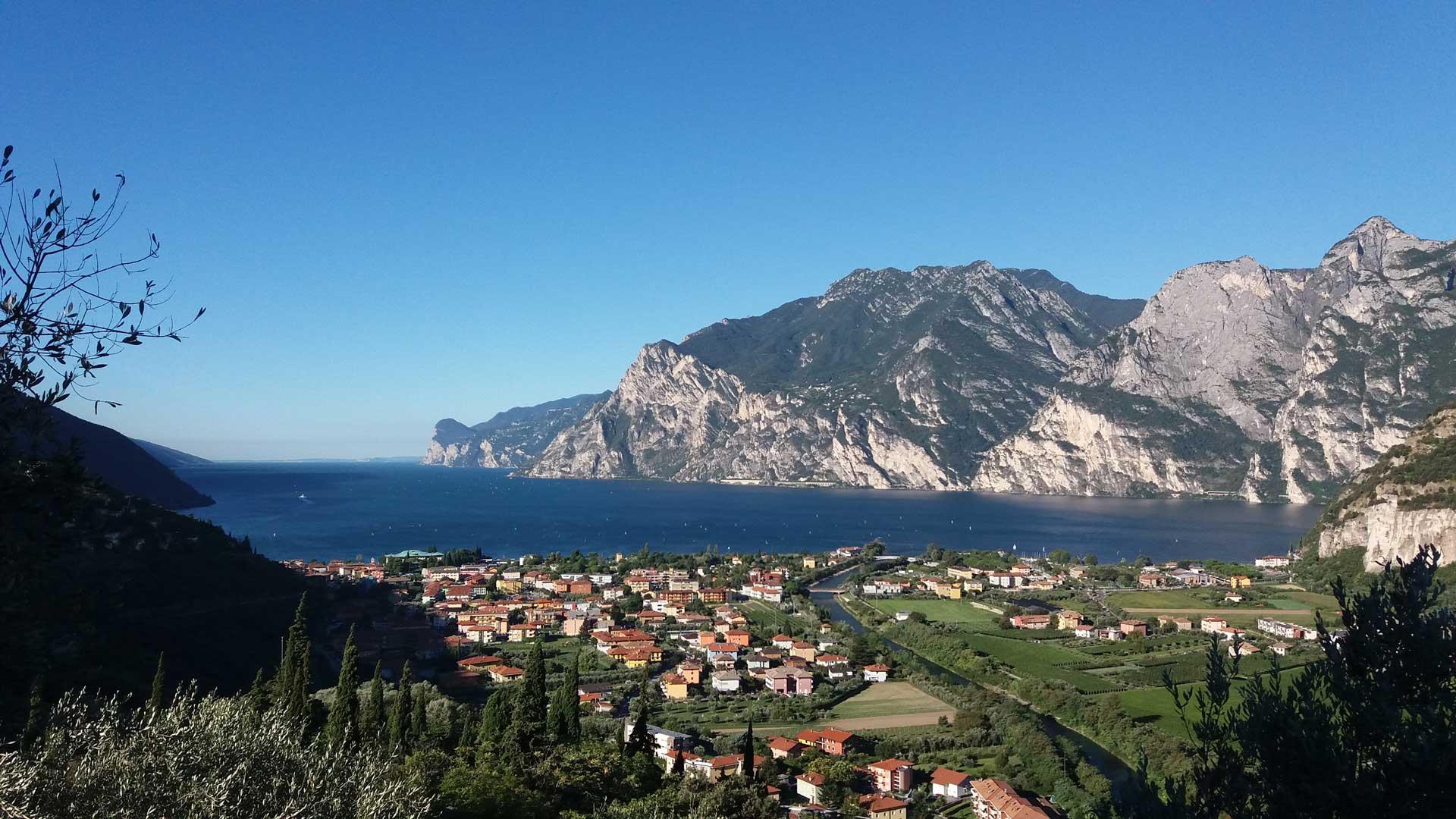 epochehotel.upgarda en special-offer-july-on-lake-garda-with-private-beach 012